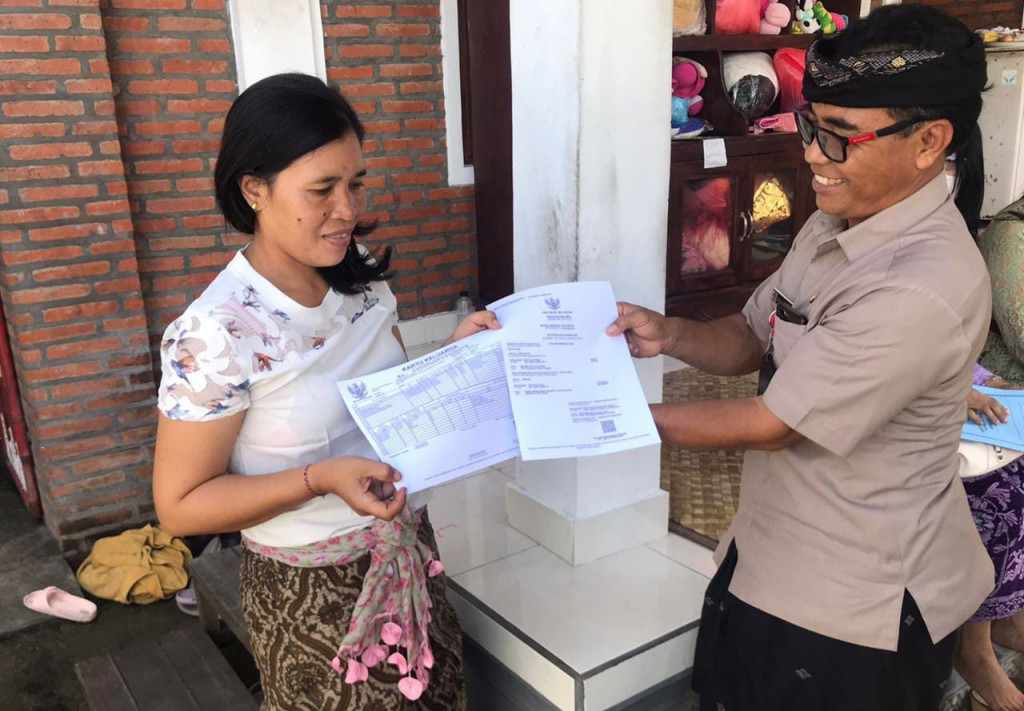 Dalung Smartvillage, Penyerahan KK Baru dan Akta Kematian di Banjar Cepaka, Desa Dalung